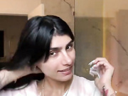 Mia Khalifa Nude Bathroom OnlyFans Livestream Leaked (1)