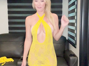 Vicky Stark Nude Yellow Outfits Try-On Onlyfans Video Leaked