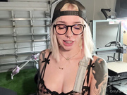 Tomboy GF shows you her garage and ends up having a twitchy