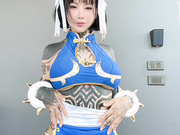 Chun-Li has been waiting here for you, sexy and gentle,