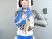 Chun-Li has been waiting here for you, sexy and gentle,