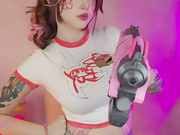 I'm just a pro gamer fr (Fake/fantasy prop in hand!!)