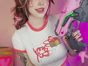 I'm just a pro gamer fr (Fake/fantasy prop in hand!!)
