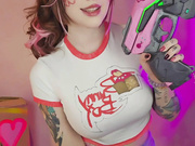 I'm just a pro gamer fr (Fake/fantasy prop in hand!!)